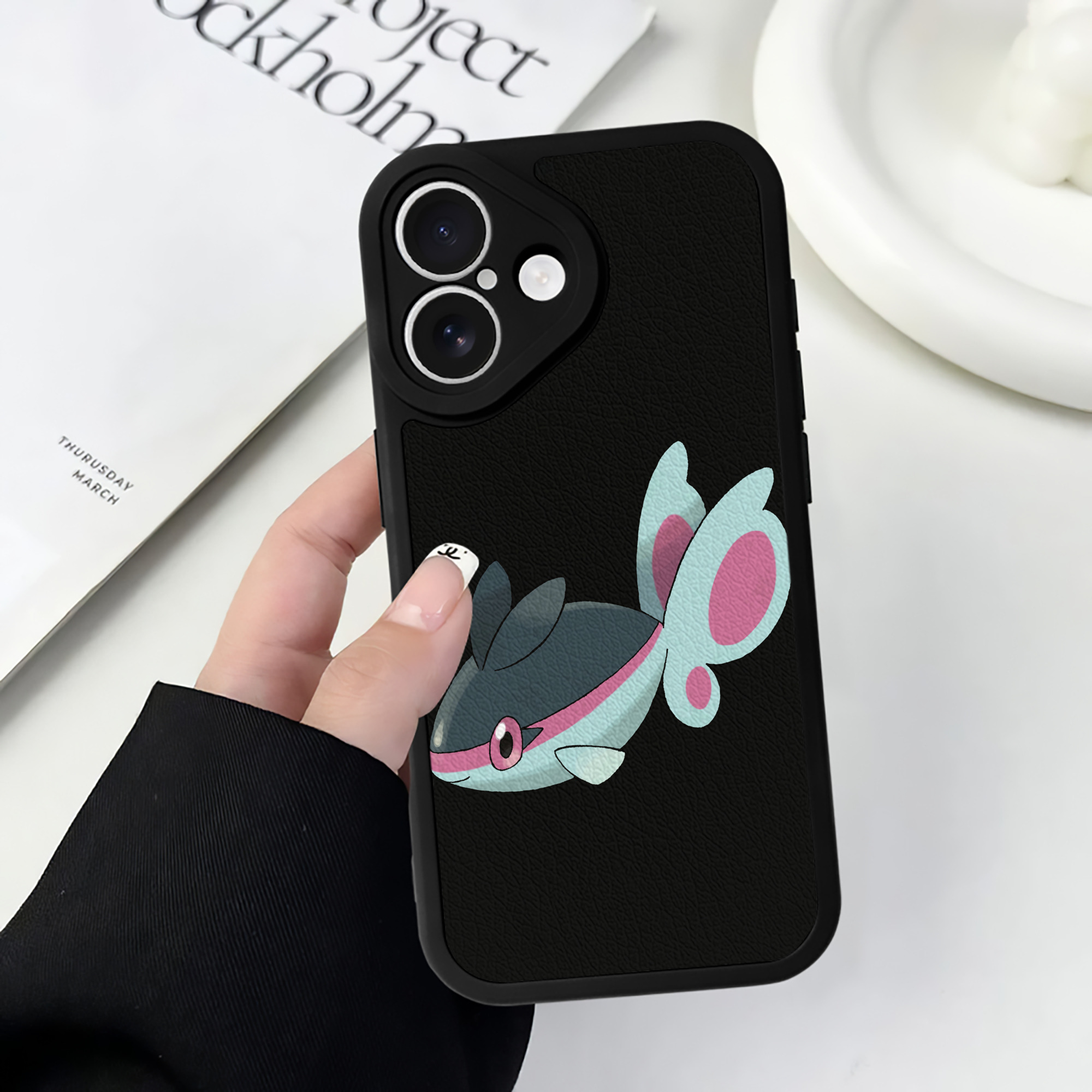（画像用） ポケットモンスター Pokémon 【iPhone 16シリーズ対応】シリコンスマホケース（レザー調） 材質：シリコン
